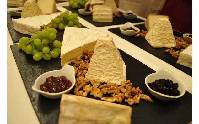 Trilogie de fromages affinés : Brie de Meaux, Pouligny-Saint-Pierre, Corsica Vecchio (Ile-de-France, Val de Loire, Corse)